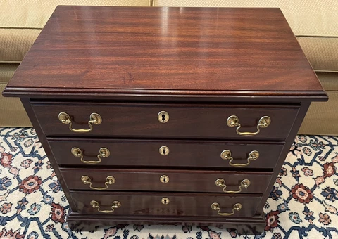 Henkel Harris Mahogany Small Side Accent Chairside 4 Drawer Hanover Chest Cover