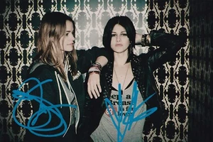 Uh Huh Her signiert handsigniert 4x6 Foto Indie Rock Camila grau Leisha Hailey - Bild 1 von 2