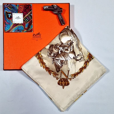 RARO VINTAGE HERMES bufanda de seda "Napoleón" Carre 90 diseñado por... - Imagen 1 de 4