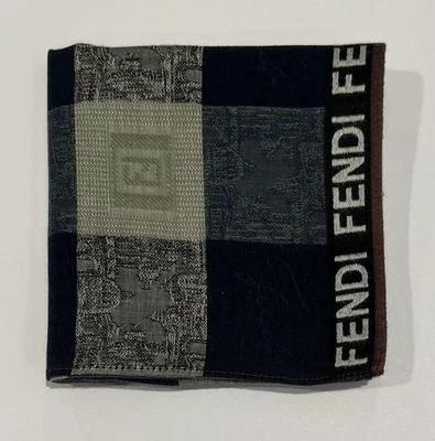"Pañuelo FENDI para hombre azul algodón arte logotipo cuadros liso bolsillo cuadrado 17,5""" Foto 1 de 4