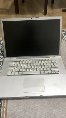 MacBook Pro 15-Inch "Core 2 Duo" 2.4 Intro.June 5 2007 - Image 1 of 4