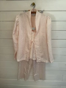 Conjunto De Colección MISS DIOR 3 Piezas Chaqueta de Noche Melocotón, Camisola y Pantalones de Pijama Talla PEQUEÑA - Imagen 1 de 13