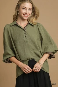 Blusa mezzo bottone Umgee con orlo stampa leopardata - Foto 1 di 8