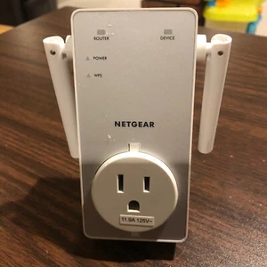 NETGEAR AC750 UNIVERSAL PASS THROUGH WIFI RANGE EXTENDER - Picture 1 of 2