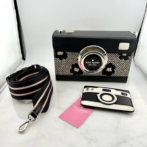 Bolso de mano y billetera Kate Spade New York 3D Oh cámara a presión floral - LEER - Imagen 1 de 19