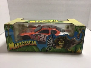 Tony Stewart #20 Madagascar/ Home Depot 2005 NASCAR Action 1:24 DieCast - Picture 1 of 15