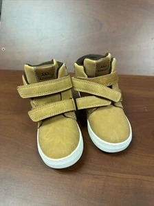 NEW Apakowa Boy’s Ankle Boots Brown Size 9.5 /26 - Picture 1 of 6