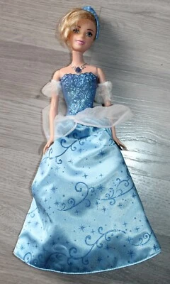 POUPEE BARBIE ANIMEE MATTEL 2001 / VENDEUR SERIEUX ET RAPIDE - Photo 1/4