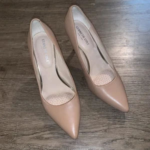 Kenneth Cole Reaction Pumps Size 8M Nude Tan Leather Pointed Toe Heels - Picture 1 of 7
