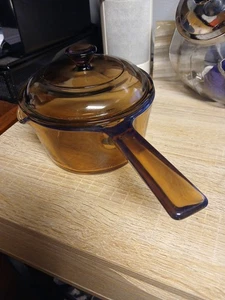 Vintage Corning Ware Vision Braunglas Kochgeschirr 1L Soßentopf Pfanne Ausgießer mit Deckel - Bild 1 von 2