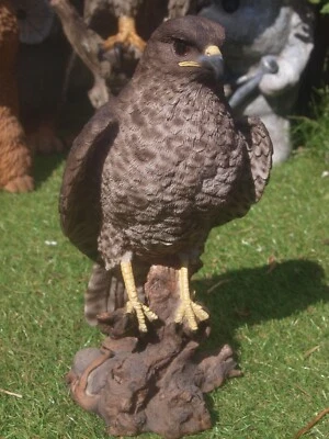 Falke Adler Deko Figur Bussard  Gartenfigur Greifvögel HOTANT NEUHEIT - Bild 1 von 4
