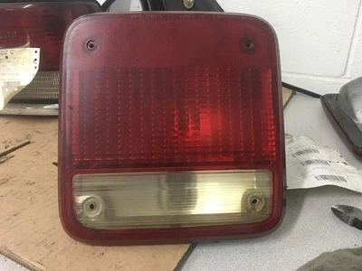 Правый задний фонарь для пассажира подходит для 85–96 CHEVROLET 30 VAN 18131 - Изображение 1 из 2