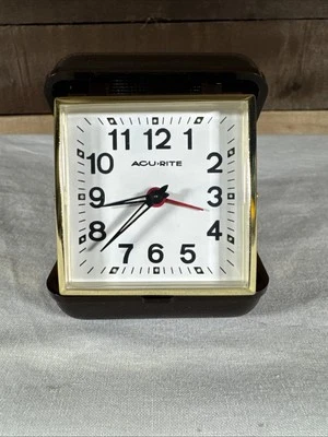 Reloj Despertador Viaje Cuerda AcuRite Estuche Marrón Foto 1 de 4