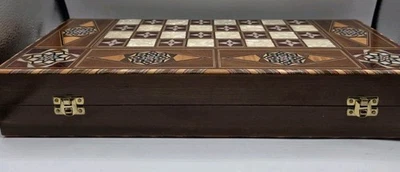 Juego de tablero y ajedrez de backgammon del Líbano grabado con incrustaciones de nácar Foto 1 de 4