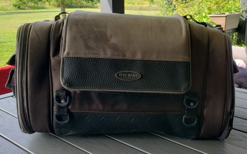 Bolsa de almacenamiento grande Iron Rider para equipaje durante la noche 20 x 11 x 10 Foto 1 de 4