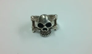 Sterling Silver Skull & Crossbones Ring - Size 7.5 - Picture 1 of 5