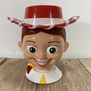 Toy Story Disney On Ice Jessie Tazza Mug in plastica con manico e cappello ribaltabile - Foto 1 di 9