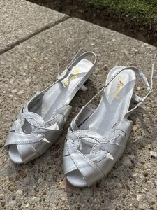 Women’s Annie Silver Kim Style Peep Toe Flat Slingback Sandals Size 6.5WW Dressy - Picture 1 of 9