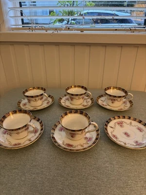 Dutches China -  5 tea cups, 6 saucers, 7 side plates, 1 large plate, 1 unique - Image 1 of 4