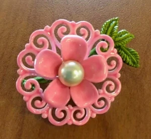 Broche prendedor vintage años 50 60 rosa neón esmalte flor eternidad con perla sintética - Imagen 1 de 3