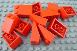 LEGO Lot of 12 Red 3x2 Roof Slope Pieces - Picture 1 of 1