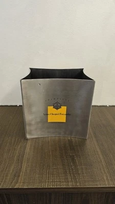 SECCHIO GHIACCIO ARGENTO VEUVE CLICQUOT CHAMPAGNE ACCIAIO INOX. - Immagine 1 di 3