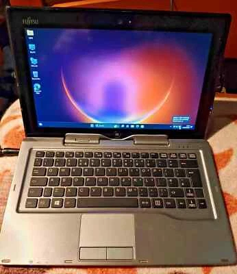 Fujitsu Stylistic Q702 Tablet & Keyboard 10.1 128GB SSD 4GB Ram Windows 11 - Image 1 of 4