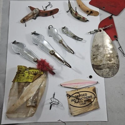 Lote de cucharas vintage señuelos de pesca Buzz Bomb Tony Accetta  Foto 1 de 4