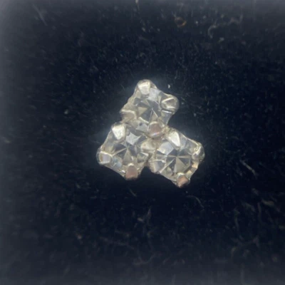 Серебро треугольник серьги-гвоздики 3 прозрачные кристаллы женщин маленький минималист - Изображение 1 из 4