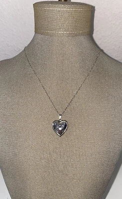 Colgante medallón corazón grabado plateado 15”~ dije “Amy” Foto 1 de 4