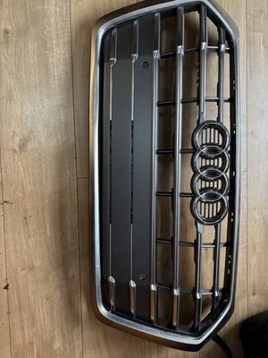 REJILLA DELANTERA AUDI Q5 2017-2021 80A853651 AUDI ORIGINAL Foto 1 de 4