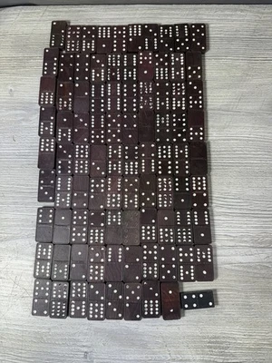 Piezas de juego de dominó varios piezas de madera flor de lis lote de colección de 88 y 1 dragón Foto 1 de 4