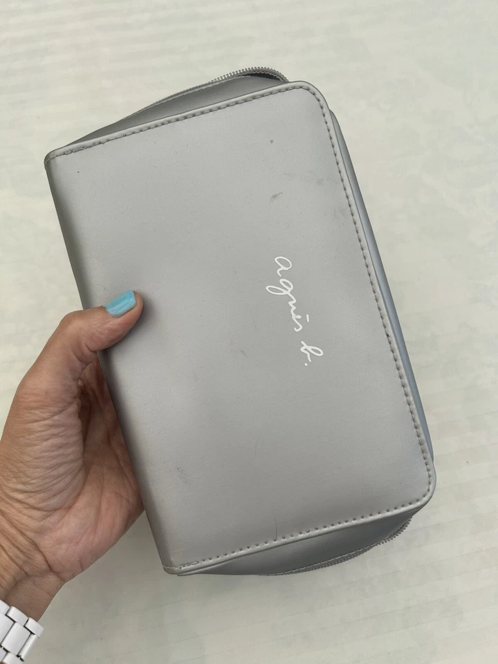 Agnes B Bolsa de Maquillaje Encuadernador Clips Porta Cepillo Plateado Foto 1 de 4