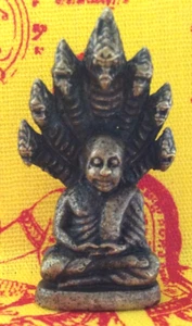 THAI ANCIEN BOUDDHA PROTECTION NAGA amulette figurine en bronze Thaïlande b133 - Picture 1 of 7