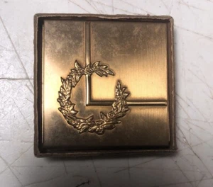 Vintage Ladies Compact Powder Case Gold Tone Mirrored Hinged NOS 50’s USA - Picture 1 of 9