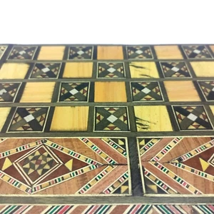 Hermosa caja de tablero de ajedrez clásica vintage con incrustaciones modelo árabe damasceno mosaico - Imagen 1 de 14