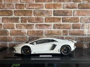 HK101 Pocher Lamborghini Aventador coupé scala 1:8 bianco. Con vetrina - Foto 1 di 12