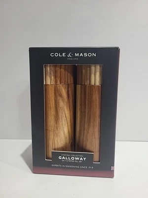 Juego de molinillo de sal y pimienta acanalado Cole & Mason Galloway: cocteleras de madera modernas Foto 1 de 4