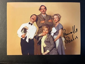 PRUNELLA SCALES - LEGENDARY FAWLTY TOWERS ACTRESS - BRILLIANT SIGNED CAST PHOTO - Picture 1 of 1