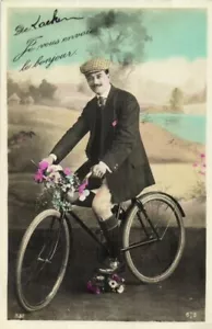 Un hombre con una bicicleta - Ciclismo - Foto antigua postal años 1900 10 - Imagen 1 de 2