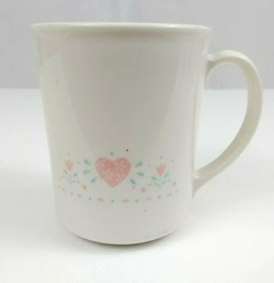 Taza de café vintage Corning Forever Yours Off White con corazón rosa y flores Foto 1 de 4