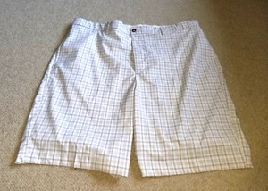Pantaloncini uomo nuovi senza etichette - GREG NORMAN - GOLF - bianco/grigio a quadri elasticizzati gripper vita - 38 - Foto 1 di 4
