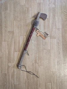 Antik Paiute Indianer Stahl Tomahawk Leder Stoff Halstuch Federn 22,5" - Bild 1 von 6