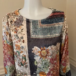 Weiche Umrandung Samt Velour Blumen Tunika Oberteil XS PETITE 3/4 Arm Pullover - Bild 1 von 15