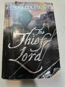 Thief Lord by Cornelia Funke (2010, Trade Paperback) Rough Shape  - Foto 1 di 17
