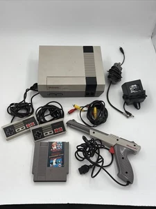 Nintendo Entertainment System NES Console Grigio Zapper 2 Controller Cavi Gioco - Foto 1 di 10