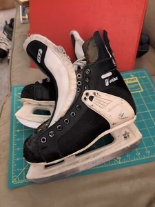 CCM 152  Tacks Ice Hockey Skates Sz 7  - Picture 1 of 8