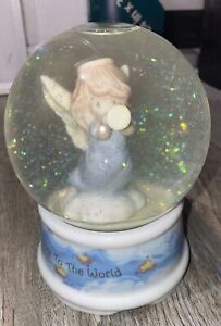 Figurine boule de neige Precious Moments Joie Monde Ange de Noël Enesco