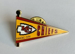 Kansas City Chiefs Pennant Lapel Hat Pin - NFL Licensed Jewelry LotPS - Bild 1 von 3