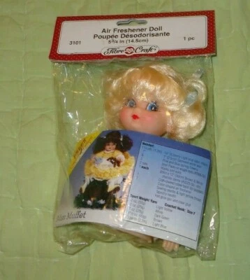 MISS MUFFET 5.75 英寸空气清新剂娃娃和免费钩针图案*金发蓝色眼睛 — 第 1/3 张图片